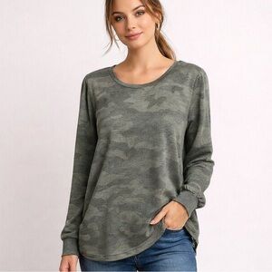 Jane and Delancey - size small - Camo Long Sleeve Top - NWT